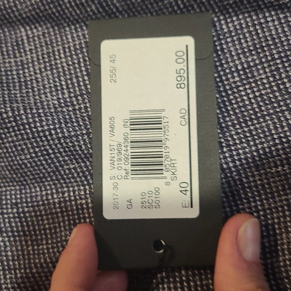 Giorgio Armani skirt - Picture 3 of 6